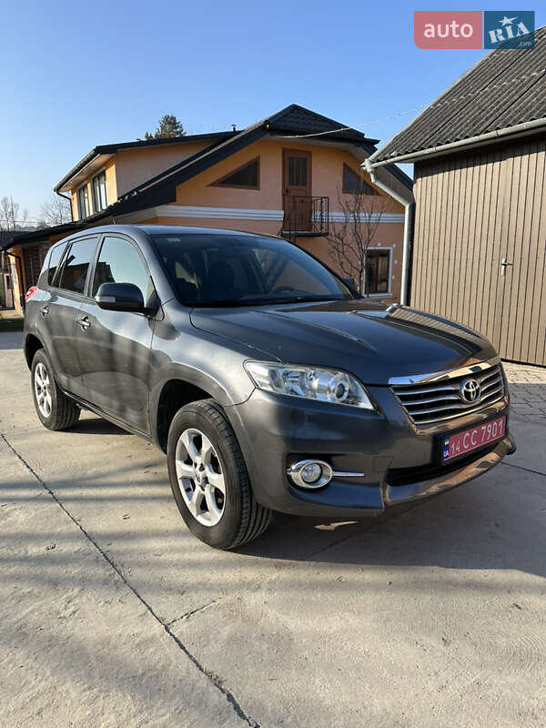 Toyota RAV4 2011