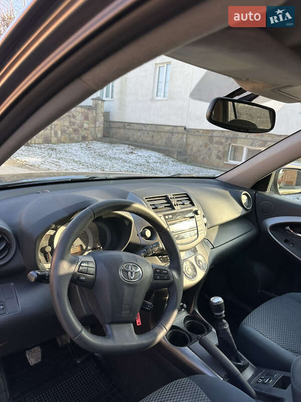 Позашляховик / Кросовер Toyota RAV4 2011 в Монастириській