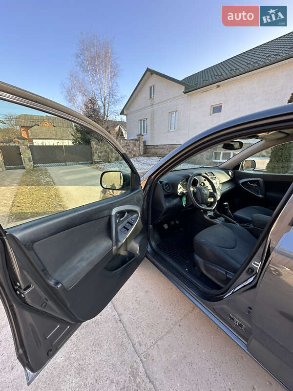 Позашляховик / Кросовер Toyota RAV4 2011 в Монастириській