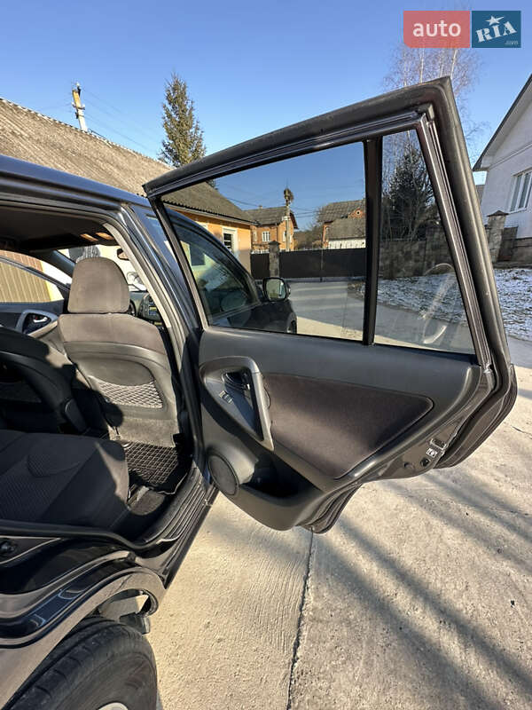 Позашляховик / Кросовер Toyota RAV4 2011 в Монастириській