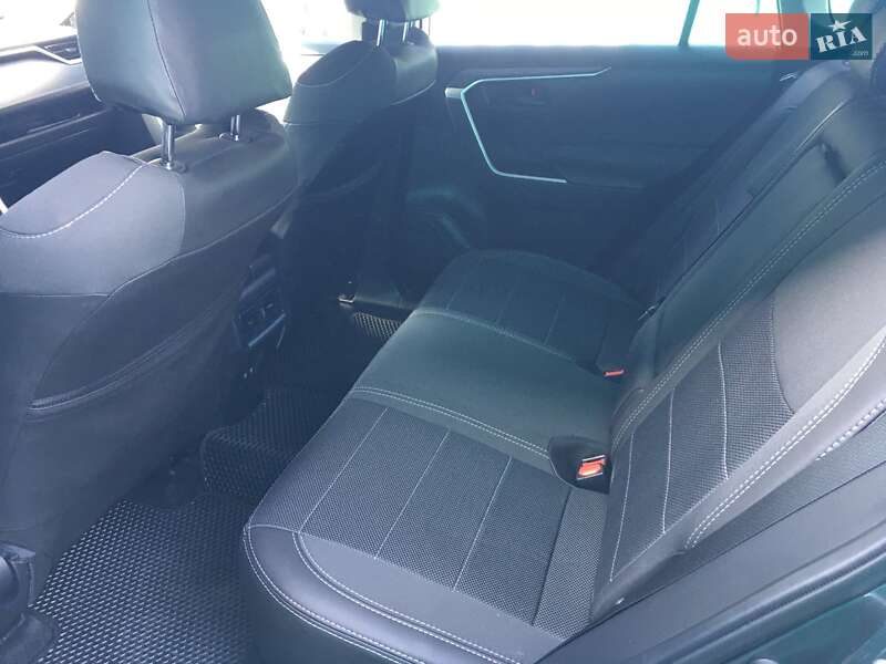 Внедорожник / Кроссовер Toyota RAV4 2020 в Первомайске