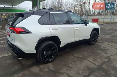Внедорожник / Кроссовер Toyota RAV4 2022 в 