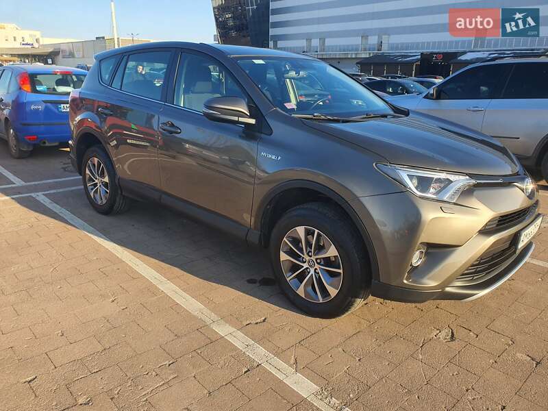 Позашляховик / Кросовер Toyota RAV4 2017 в 