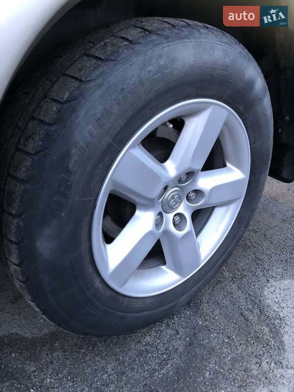 Позашляховик / Кросовер Toyota RAV4 2005 в Києві