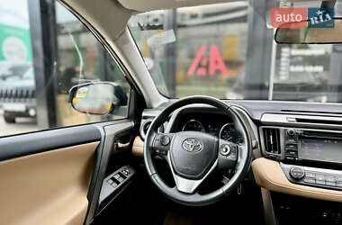 Внедорожник / Кроссовер Toyota RAV4 2016 в Киеве