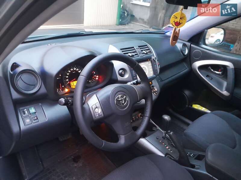 Позашляховик / Кросовер Toyota RAV4 2006 в Охтирці