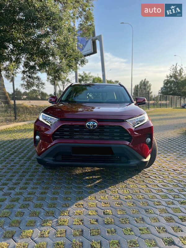 Позашляховик / Кросовер Toyota RAV4 2020 в 