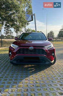 Позашляховик / Кросовер Toyota RAV4 2020 в 