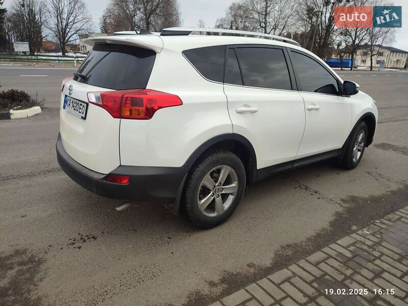 Позашляховик / Кросовер Toyota RAV4 2015 в Рожище