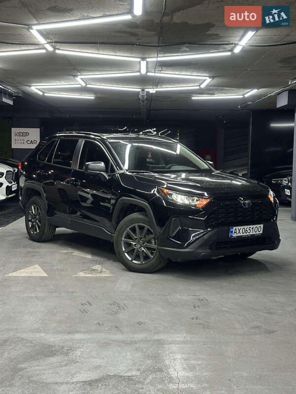 Внедорожник / Кроссовер Toyota RAV4 2019 в Одессе