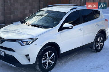 Позашляховик / Кросовер Toyota RAV4 2016 в 