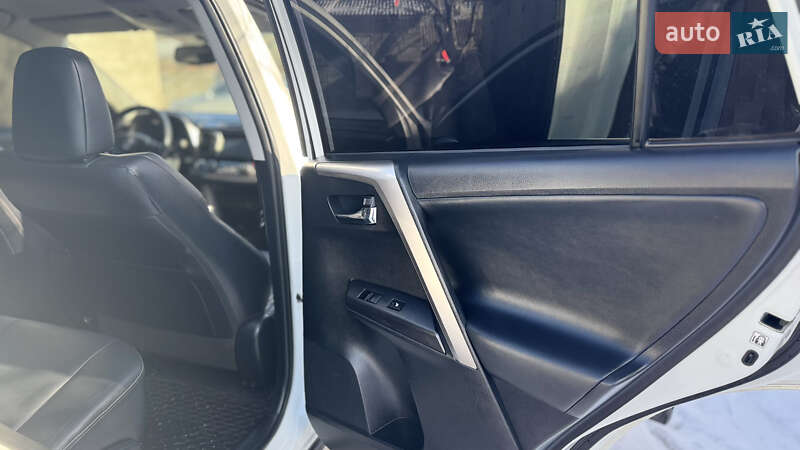 Позашляховик / Кросовер Toyota RAV4 2016 в Костопілі фото 15 Позашляховик / Кросовер Toyota RAV4 2016 в Костопілі