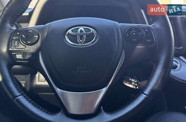 Позашляховик / Кросовер Toyota RAV4 2016 в 