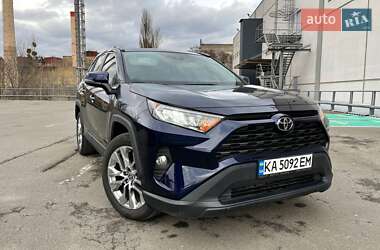 Внедорожник / Кроссовер Toyota RAV4 2020 в 