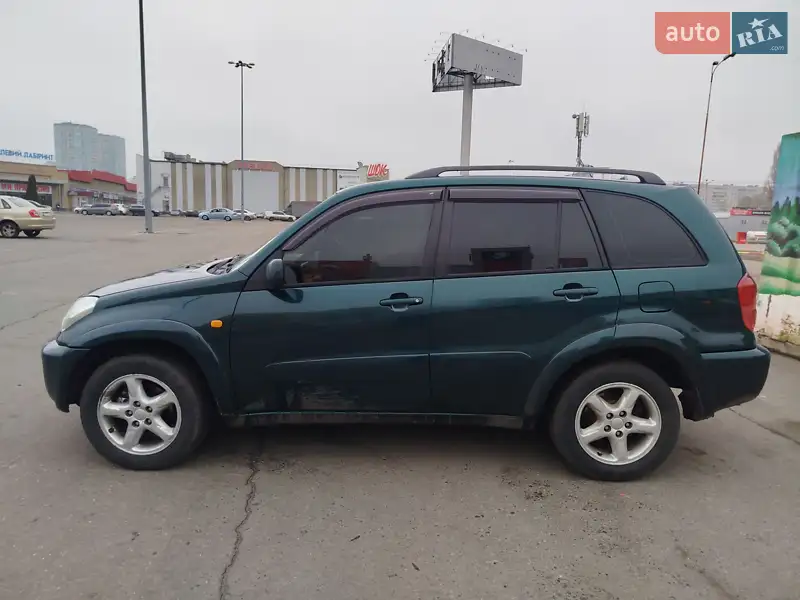 Внедорожник / Кроссовер Toyota RAV4 2002 в 