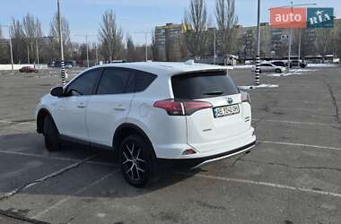 Внедорожник / Кроссовер Toyota RAV4 2017 в 