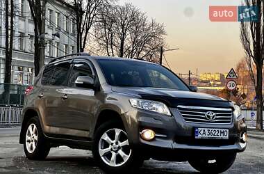 Внедорожник / Кроссовер Toyota RAV4 2010 в Киеве