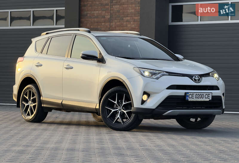 Внедорожник / Кроссовер Toyota RAV4 2015 в 