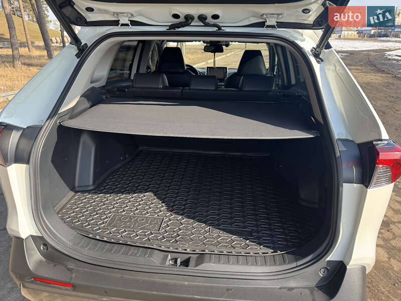 Внедорожник / Кроссовер Toyota RAV4 2019 в Сумах