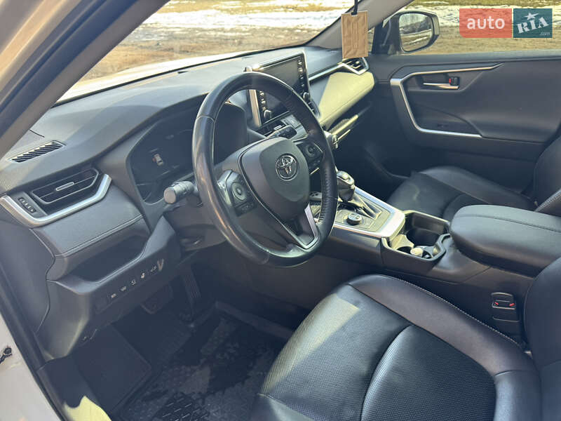 Внедорожник / Кроссовер Toyota RAV4 2019 в Сумах