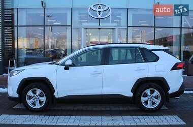 Внедорожник / Кроссовер Toyota RAV4 2019 в Киеве