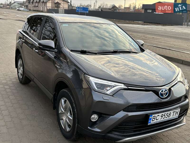 Позашляховик / Кросовер Toyota RAV4 2017 в Радехові