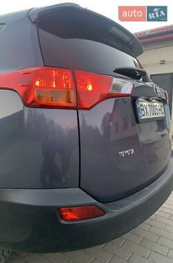 Внедорожник / Кроссовер Toyota RAV4 2013 в 