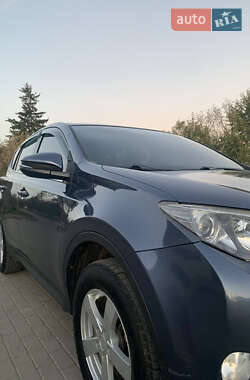 Внедорожник / Кроссовер Toyota RAV4 2013 в 