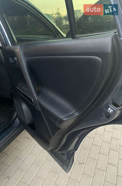 Внедорожник / Кроссовер Toyota RAV4 2013 в 