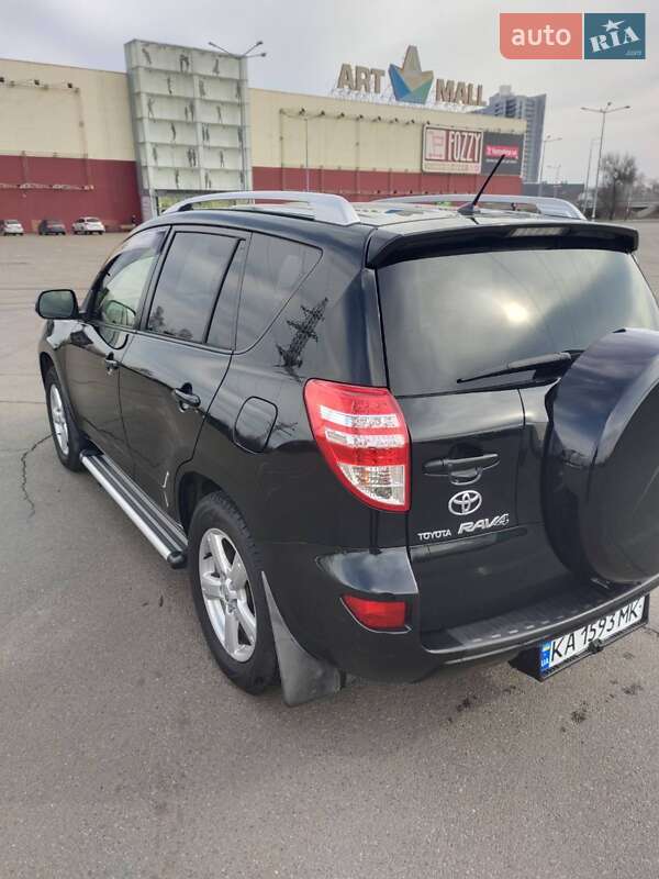 Внедорожник / Кроссовер Toyota RAV4 2012 в Киеве
