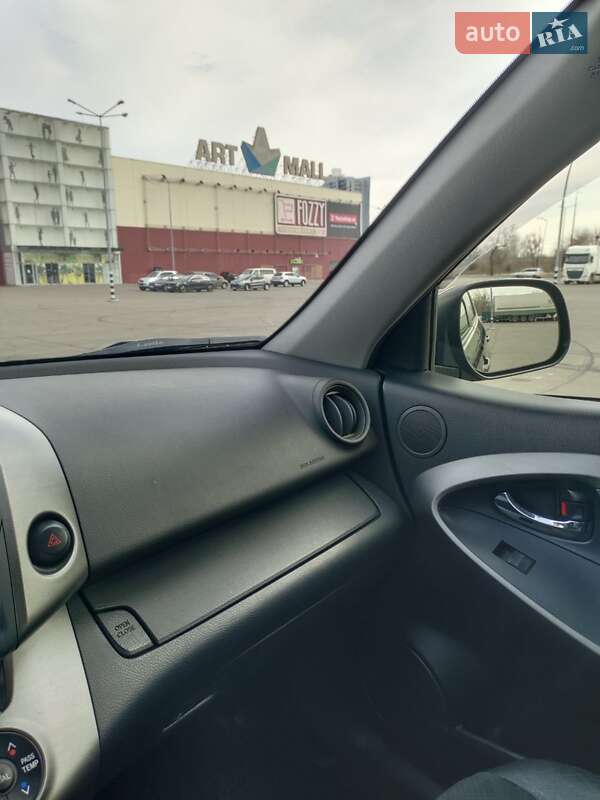 Внедорожник / Кроссовер Toyota RAV4 2012 в Киеве