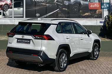 Позашляховик / Кросовер Toyota RAV4 2023 в Чернівцях