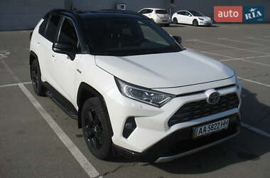 Внедорожник / Кроссовер Toyota RAV4 2018 в Киеве