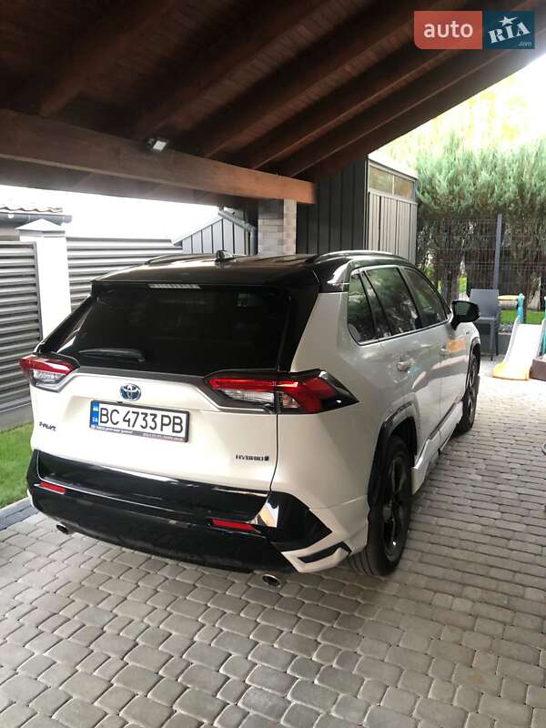 Внедорожник / Кроссовер Toyota RAV4 2021 в 