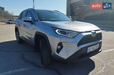 Внедорожник / Кроссовер Toyota RAV4 2019 в 