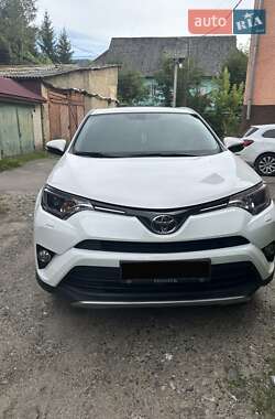 Внедорожник / Кроссовер Toyota RAV4 2017 в 