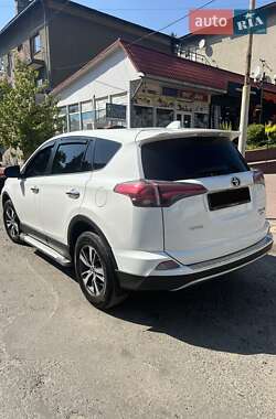 Внедорожник / Кроссовер Toyota RAV4 2017 в 