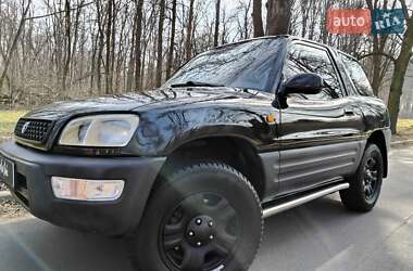 Внедорожник / Кроссовер Toyota RAV4 2000 в Киеве