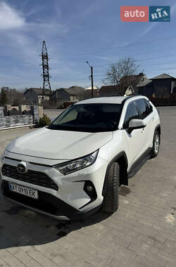 Внедорожник / Кроссовер Toyota RAV4 2020 в Городенке