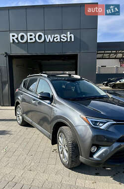 Внедорожник / Кроссовер Toyota RAV4 2017 в 
