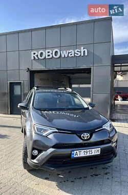 Внедорожник / Кроссовер Toyota RAV4 2017 в 
