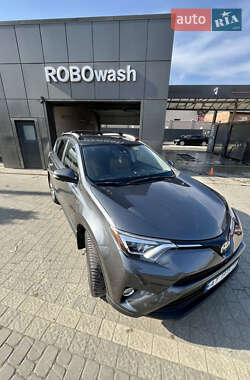 Внедорожник / Кроссовер Toyota RAV4 2017 в 