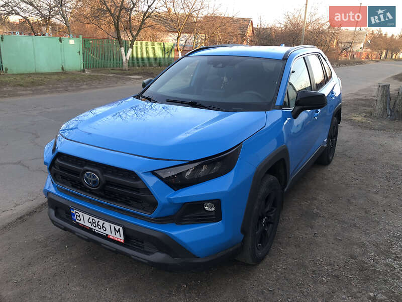 Внедорожник / Кроссовер Toyota RAV4 2019 в 
