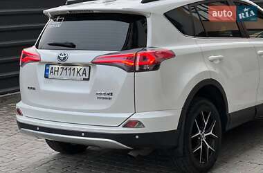 Внедорожник / Кроссовер Toyota RAV4 2016 в 