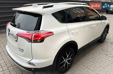Внедорожник / Кроссовер Toyota RAV4 2016 в 