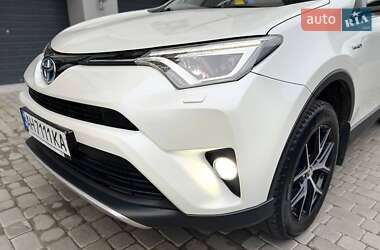 Внедорожник / Кроссовер Toyota RAV4 2016 в 