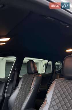 Внедорожник / Кроссовер Toyota RAV4 2016 в 