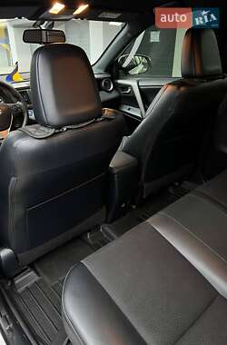 Внедорожник / Кроссовер Toyota RAV4 2016 в 