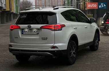 Внедорожник / Кроссовер Toyota RAV4 2016 в 