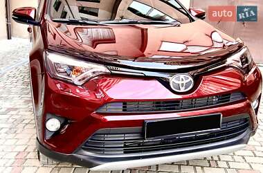 Внедорожник / Кроссовер Toyota RAV4 2017 в Ивано-Франковске